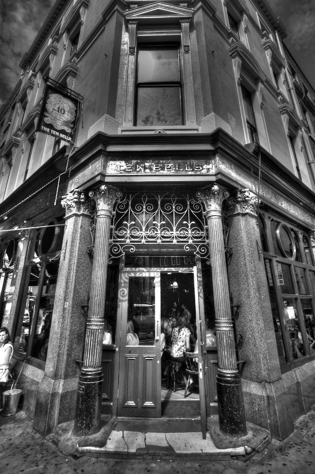 Ten Bells Pub (Shoreditch).jpg